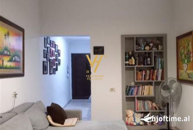 Shtepi ne shitje Apartament ne Tirane, 1+1, Mobilimi E mobiluar, Pagesa 130,000  Euro.