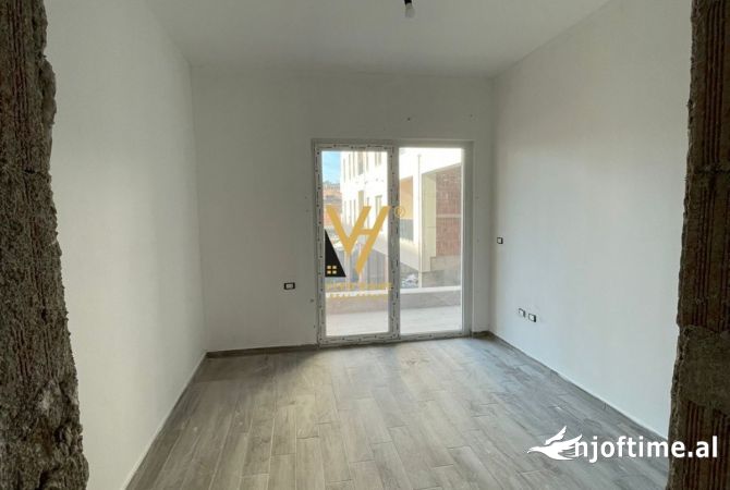 Shtepi ne shitje Apartament ne Tirane, 2+1, Mobilimi Bosh, pa mobiluar, Pagesa 179,400  Euro.