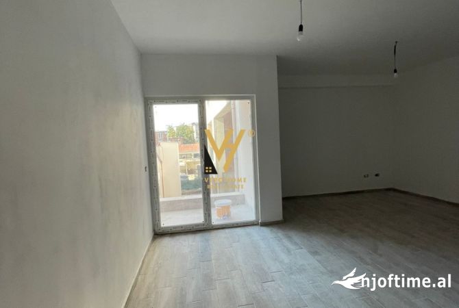 Shtepi ne shitje Apartament ne Tirane, 2+1, Mobilimi Bosh, pa mobiluar, Pagesa 179,400  Euro.
