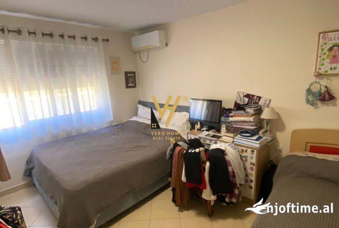 Shtepi ne shitje Apartament ne Tirane, 1+1, Mobilimi E mobiluar, Pagesa 93,000  Euro.