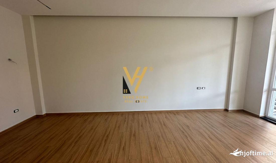 Shtepi ne shitje Apartament ne Tirane, 2+1, Mobilimi Bosh, pa mobiluar, Pagesa 129,000  Euro.