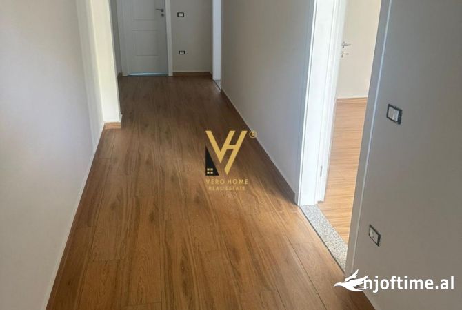 Shtepi ne shitje Apartament ne Tirane, 2+1, Mobilimi Bosh, pa mobiluar, Pagesa 129,000  Euro.