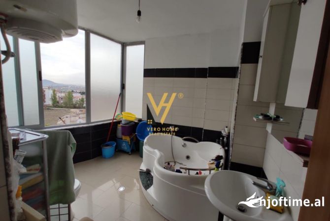 Shtepi ne shitje Apartament ne Tirane, 3+1, Mobilimi E mobiluar, Pagesa 220,000  Euro.