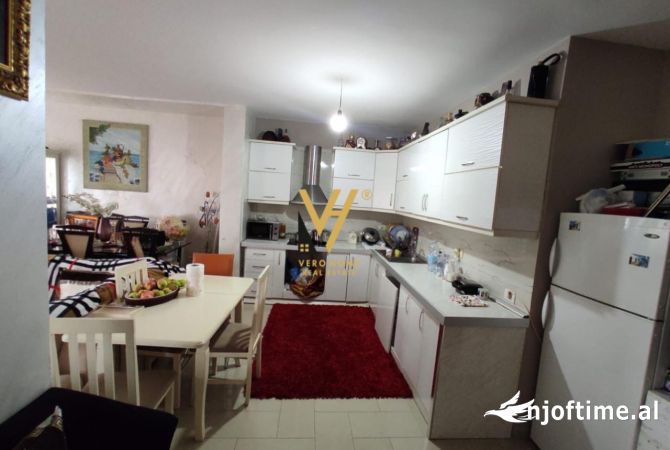 Shtepi ne shitje Apartament ne Tirane, 3+1, Mobilimi E mobiluar, Pagesa 220,000  Euro.