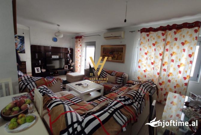 Shtepi ne shitje Apartament ne Tirane, 3+1, Mobilimi E mobiluar, Pagesa 220,000  Euro.