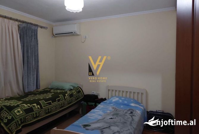 Shtepi ne shitje Apartament ne Tirane, 1+1, Mobilimi E mobiluar, Pagesa 80,000  Euro.