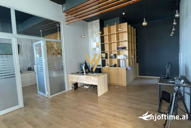 JEPET ZYRE 540 M2 ME QERA TE KODRA E DIELLIT 1.600 EURO