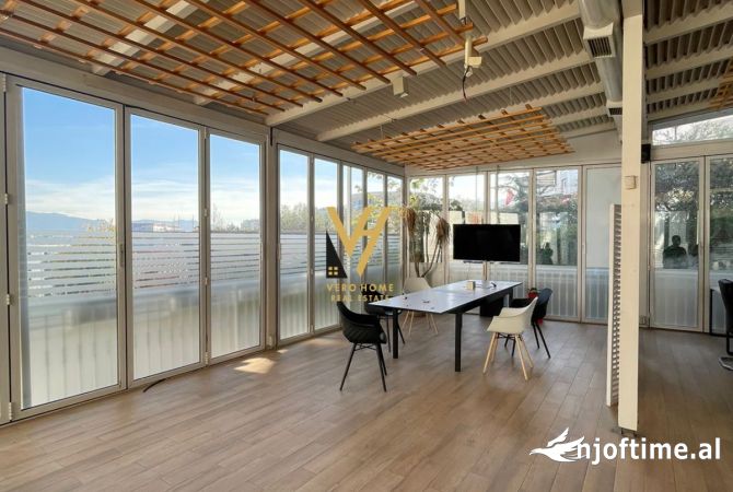 JEPET ZYRE 540 M2 ME QERA TE KODRA E DIELLIT 1.600 EURO