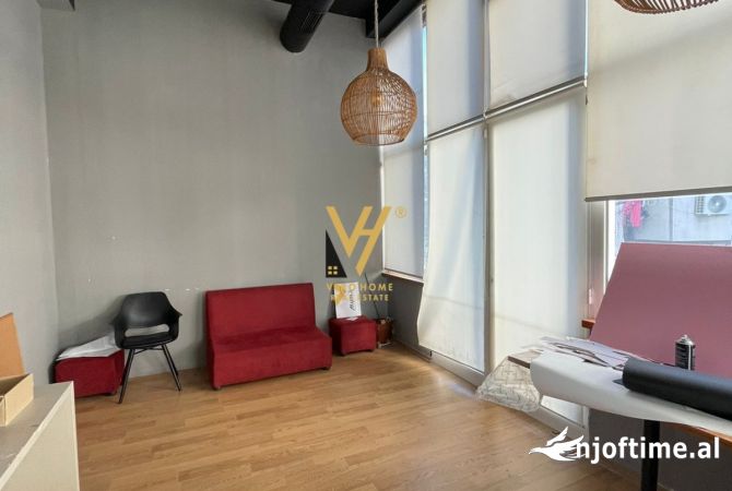 JEPET ZYRE 540 M2 ME QERA TE KODRA E DIELLIT 1.600 EURO