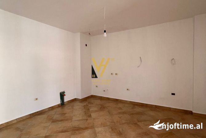 Shtepi ne shitje Apartament ne Tirane, 2+1, Mobilimi Bosh, pa mobiluar, Pagesa 145,000  Euro.