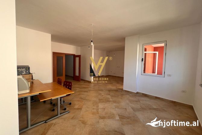 Shtepi ne shitje Apartament ne Tirane, 2+1, Mobilimi Bosh, pa mobiluar, Pagesa 145,000  Euro.