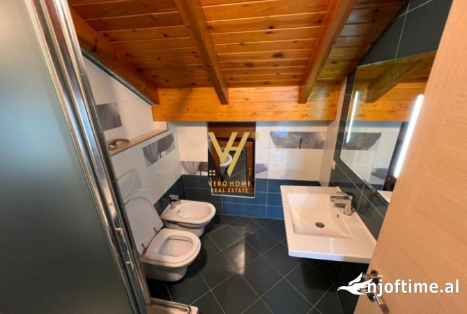 Shtepi me qera Shtepi Private ne Tirane, 3+1, Mobilimi E mobiluar, Pagesa 2,500  Euro.