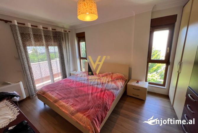 Shtepi me qera Shtepi Private ne Tirane, 3+1, Mobilimi E mobiluar, Pagesa 2,500  Euro.