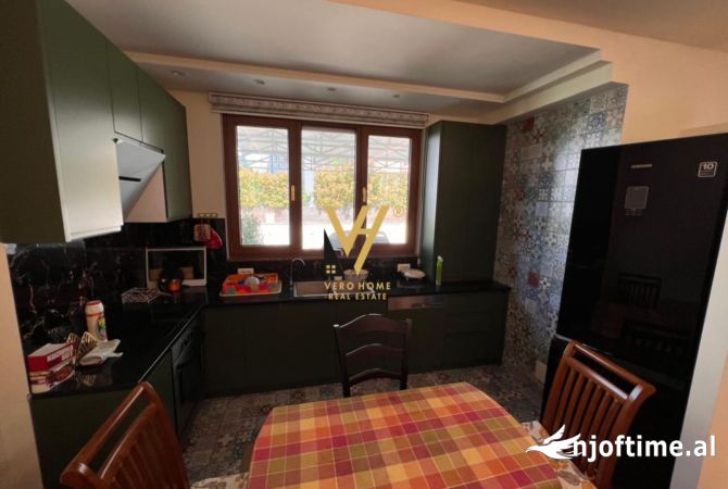 Shtepi me qera Shtepi Private ne Tirane, 3+1, Mobilimi E mobiluar, Pagesa 2,500  Euro.