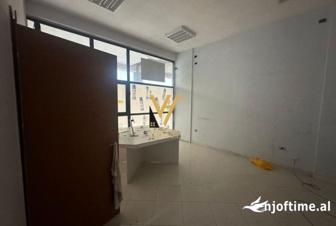 Ambient biznesi me qera 1+1 ne Tirane - 2,300 Euro