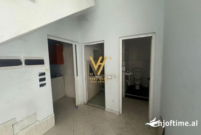 JEPET AMBIENT BIZNESI 225M2 ME QERA TE RRUGA DRITAN HOXHA 2.300 EURO