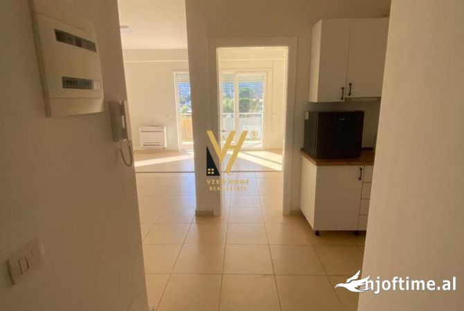 Ambient biznesi me qera 3+1 ne Tirane - 1,000 Euro