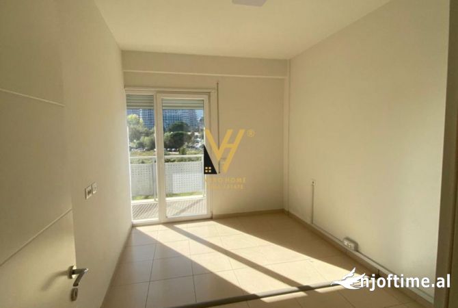 Ambient biznesi me qera 3+1 ne Tirane - 1,000 Euro