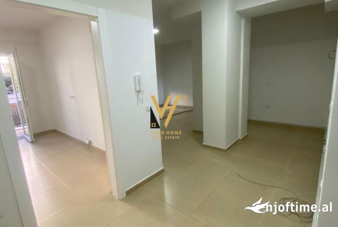 Ambient biznesi me qera 3+1 ne Tirane - 800 Euro