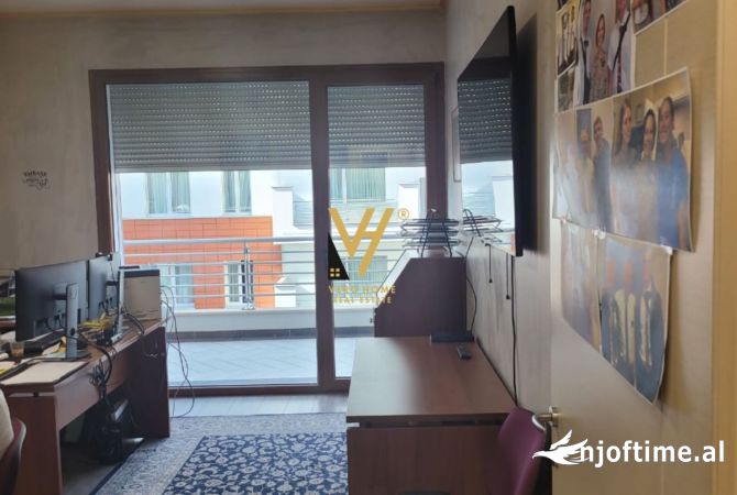 Ambient biznesi me qera 3+1 ne Tirane - 250,000 Leke