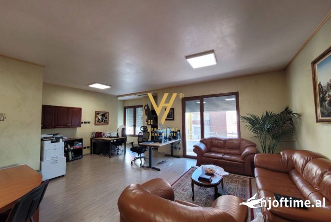 Ambient biznesi me qera 3+1 ne Tirane - 250,000 Leke