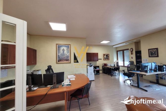 Ambient biznesi me qera 3+1 ne Tirane - 250,000 Leke
