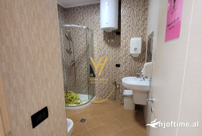 JEPET ZYRE 190 M2 ME QERA TE KOMPLEKSI DELIJORGJI 250.000 LEKE