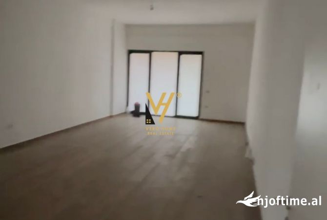 JEPET ZYRE 122 M2 ME QERA TE KOMPLEKSI ARLIS, RRUGA E DIBRES 650 EURO