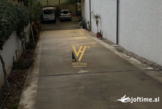 Ambient biznesi me qera 4+1 ne Tirane - 4,000 Euro