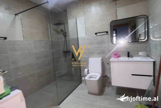 JEPET ZYRE 110 M2 ME QERA TE USLUGA , STACIONI I TRENIT 700 EURO