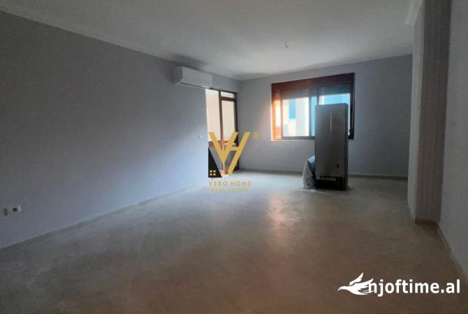 JEPET ZYRE 110 M2 ME QERA TE USLUGA , STACIONI I TRENIT 700 EURO