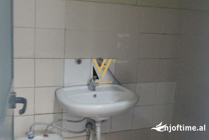 JEPET MAGAZINE 1500 M2 ME QERA NE AKSIN TIRANE- DURRES 6.000 EURO