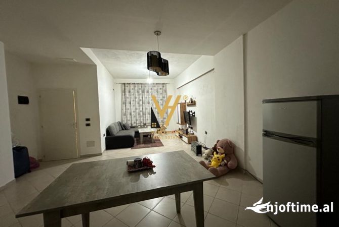Shtepi ne shitje Apartament ne Tirane, 1+1, Mobilimi E mobiluar, Pagesa 73,000  Euro.