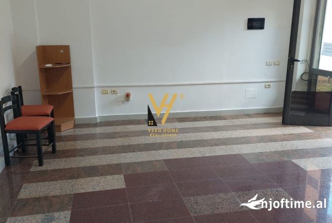 Ambient biznesi me qera 1+1 ne Tirane - 25,000 Leke