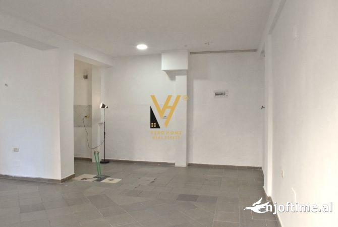 JEPET AMBIENT 55 M2 ME QERA TE QYTETI STUDENTI 40.000 LEKE