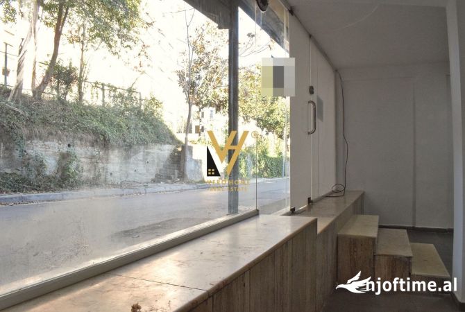 Ambient biznesi me qera 1+1 ne Tirane - 40,000 Leke