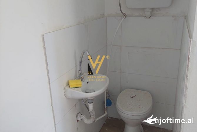 Ambient biznesi me qera 1+1 ne Tirane - 30,000 Leke