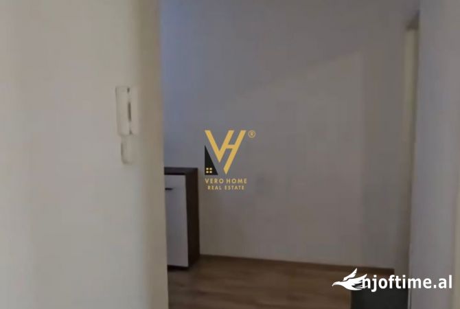 Shtepi ne shitje Apartament ne Tirane, 1+1, Mobilimi Bosh, pa mobiluar, Pagesa 150,000  Euro.