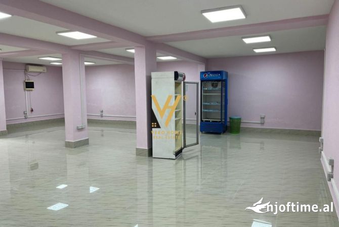 JEPET AMBJENT 130 M2 ME QERA TE XHAMIA E TABAKEVE 650 EURO