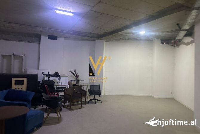 JEPET AMBIENT BIZNESI 620 M2 ME QERA NE QENDER 10.500 EURO