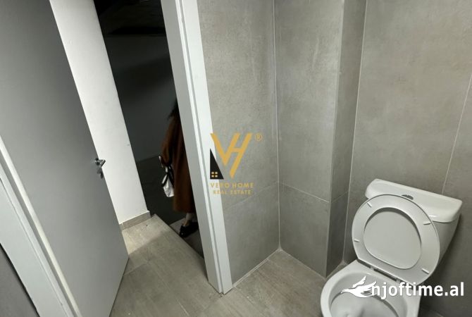 JEPET AMBIENT BIZNESI 620 M2 ME QERA NE QENDER 10.500 EURO