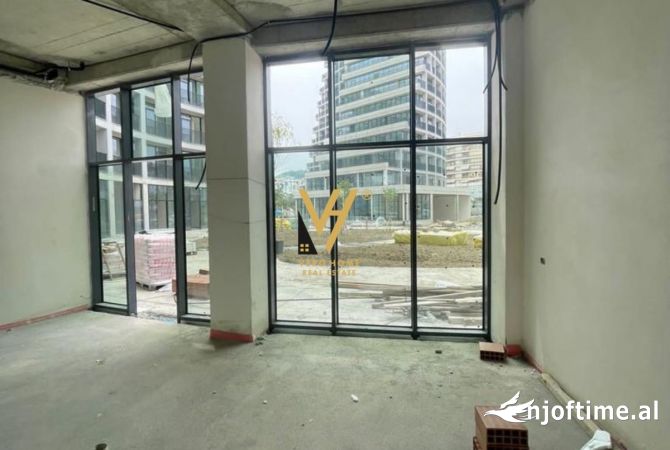 JEPET AMBIENT 182 M2 ME QERA TE LAKE VIEW 4.000 EURO