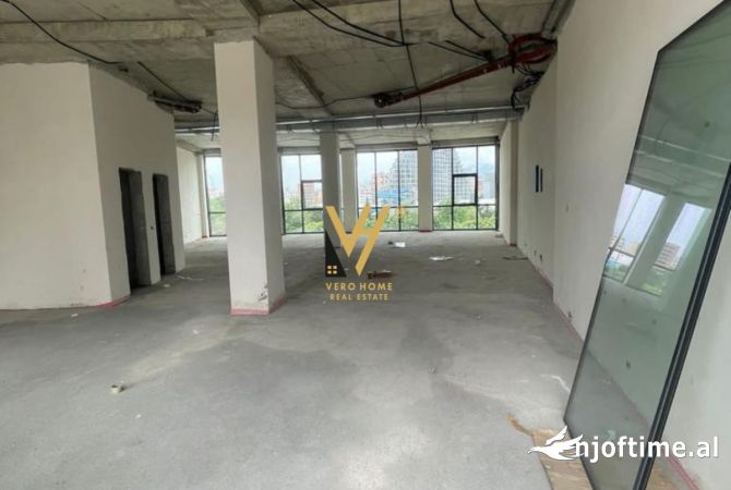 JEPET AMBIENT 182 M2 ME QERA TE LAKE VIEW 4.000 EURO
