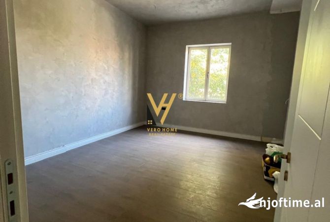 Ambient biznesi me qera 3+1 ne Tirane - 2,200 Euro