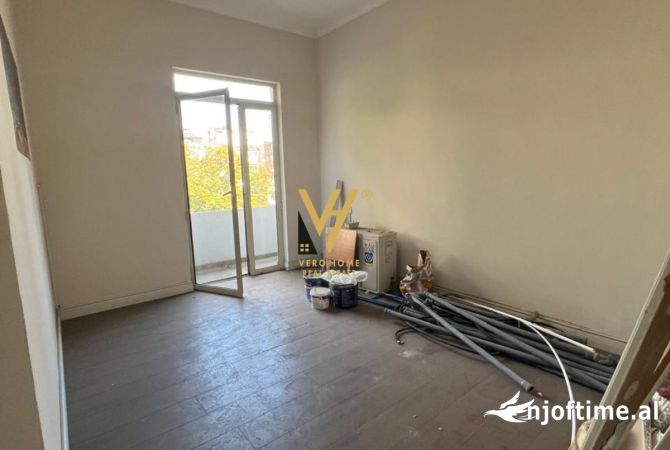 JEPET ZYRE 180 M2 ME QERA TE SHESHI WILLSON 2.200 EURO