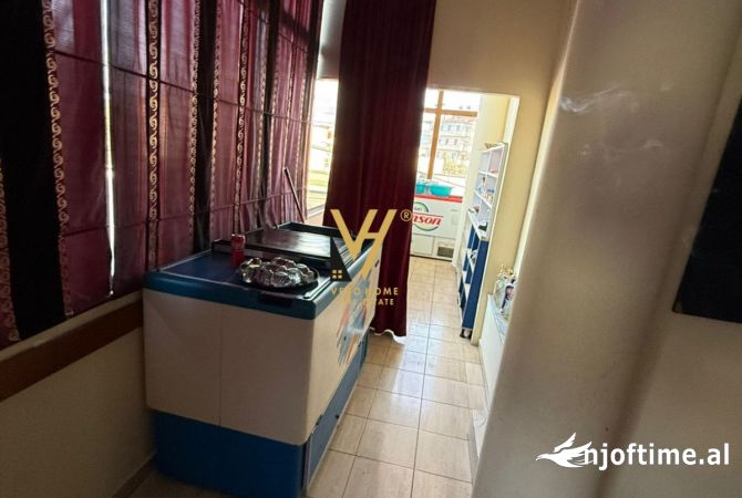 Ambient biznesi me qera 2+1 ne Tirane - 3,500 Euro