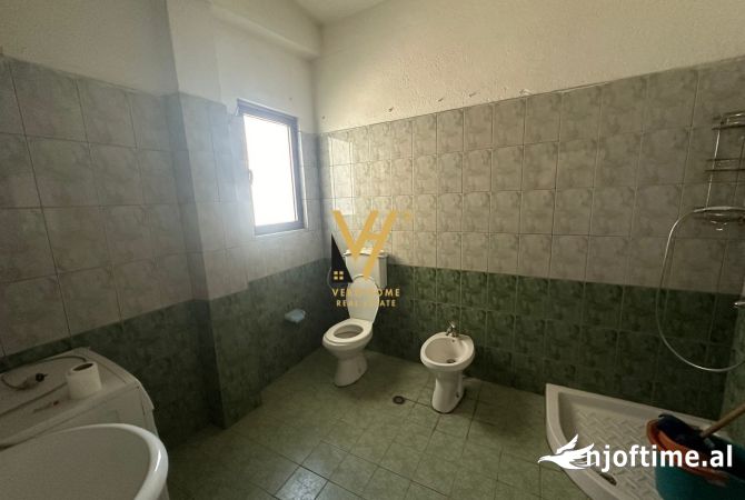 JEPET AMBIENT BIZNES 140 M2 ME QERA NE DON BOSKO 700 EURO