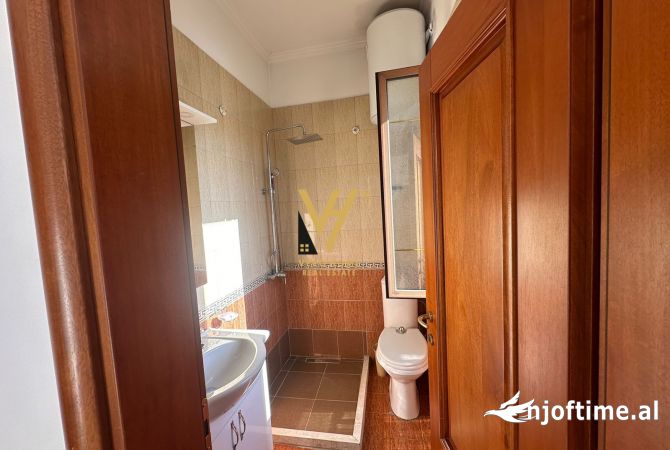 Ambient biznesi me qera 3+1 ne Tirane - 2,500 Euro