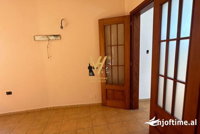 JEPET AMBIENT BIZNESI 255 M2 ME QERA NE DON BOSKO 2.500 EURO