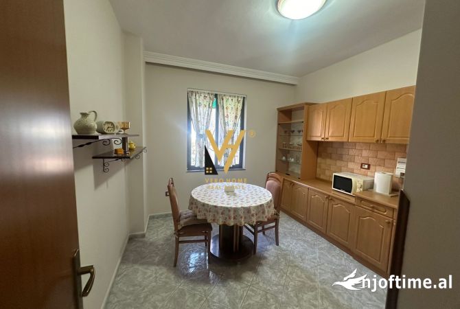 Shtepi ne shitje Apartament ne Tirane, 2+1, Mobilimi E mobiluar, Pagesa 216,000  Euro.